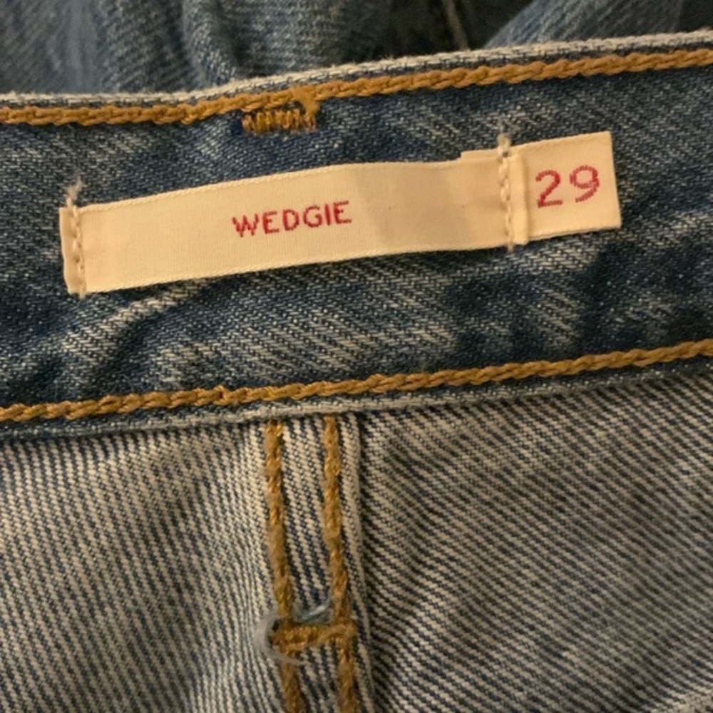 Levi's Premium Wedgie Fit Ankle‎ Womens Jeans 29 Medium Wash Distressed Raw Hem - Picture 7 of 9